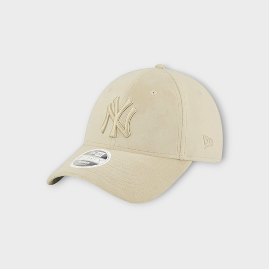 Drop New Era women's 9Forty cap in light beige leather with embroidered New York Yankees logo