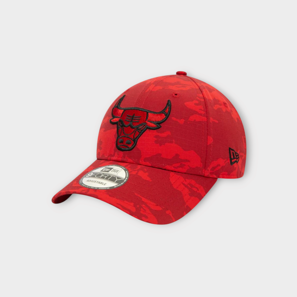 Drop New Era Chicago Bulls 9Forty adjustable cap in red tonal camo with embroidered team logo and curved visor.
