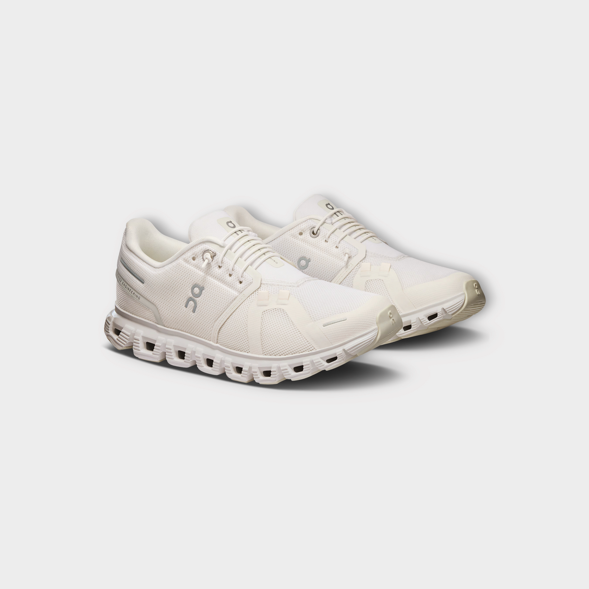 Drop On Cloud 6 women's running shoes in all-white with breathable mesh upper and signature cushioned sole
