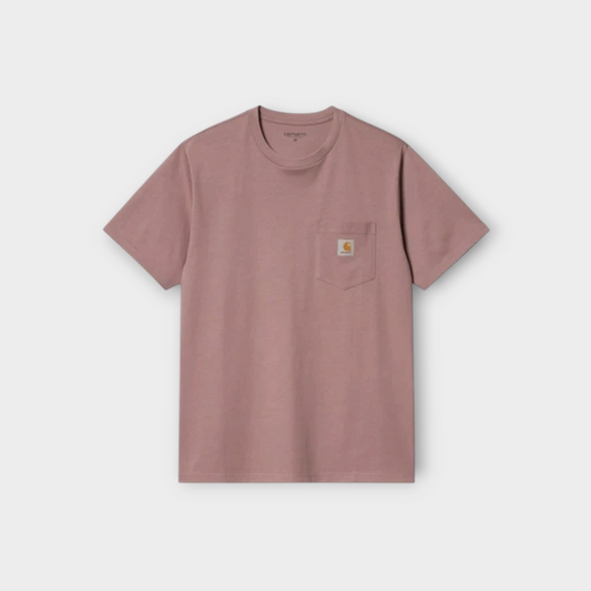 Drop Carhartt WIP short sleeve pocket t-shirt in daphne mauve cotton with a classic crew neck and chest logo patch.