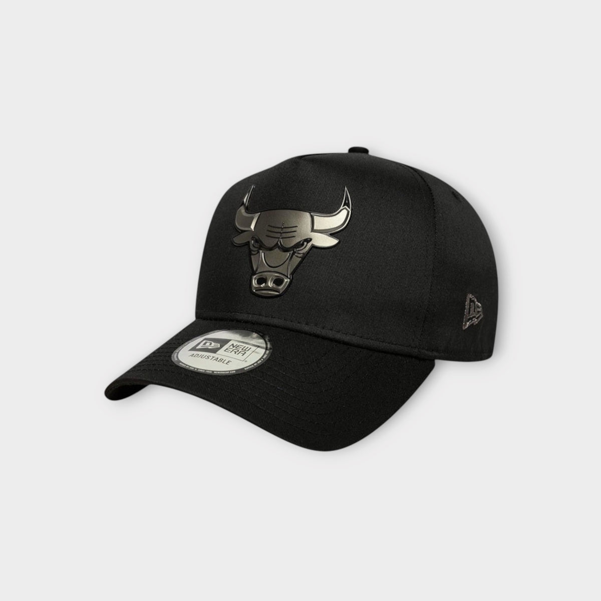 Drop New Era Chicago Bulls black cap with a metallic silver team logo on the front and curved visor