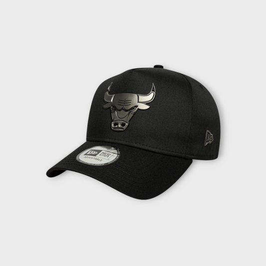 Drop New Era Chicago Bulls black cap with a metallic silver team logo on the front and curved visor
